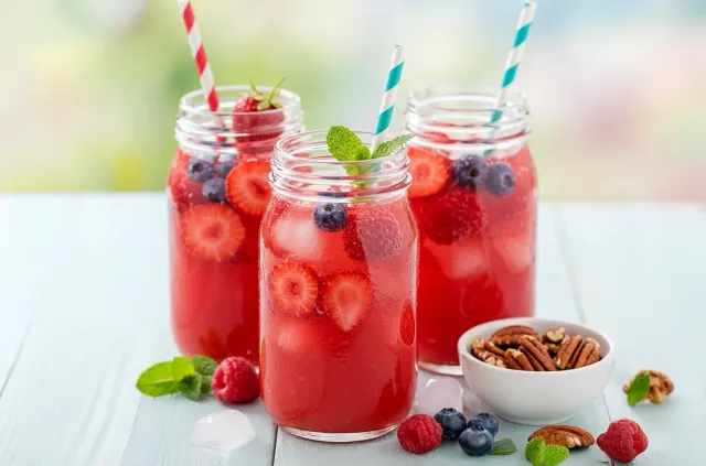 Agua Fresca de Frutos Rojos con Nuez Pecana (tipo smoothie)